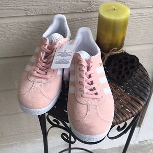 Adidas “Gazelle” tennis shoes